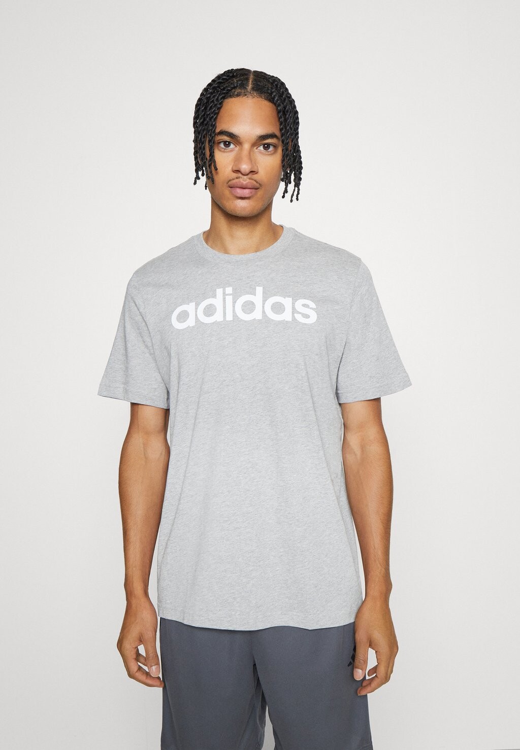 

Футболка с принтом adidas Sportswear, средний серый вереск