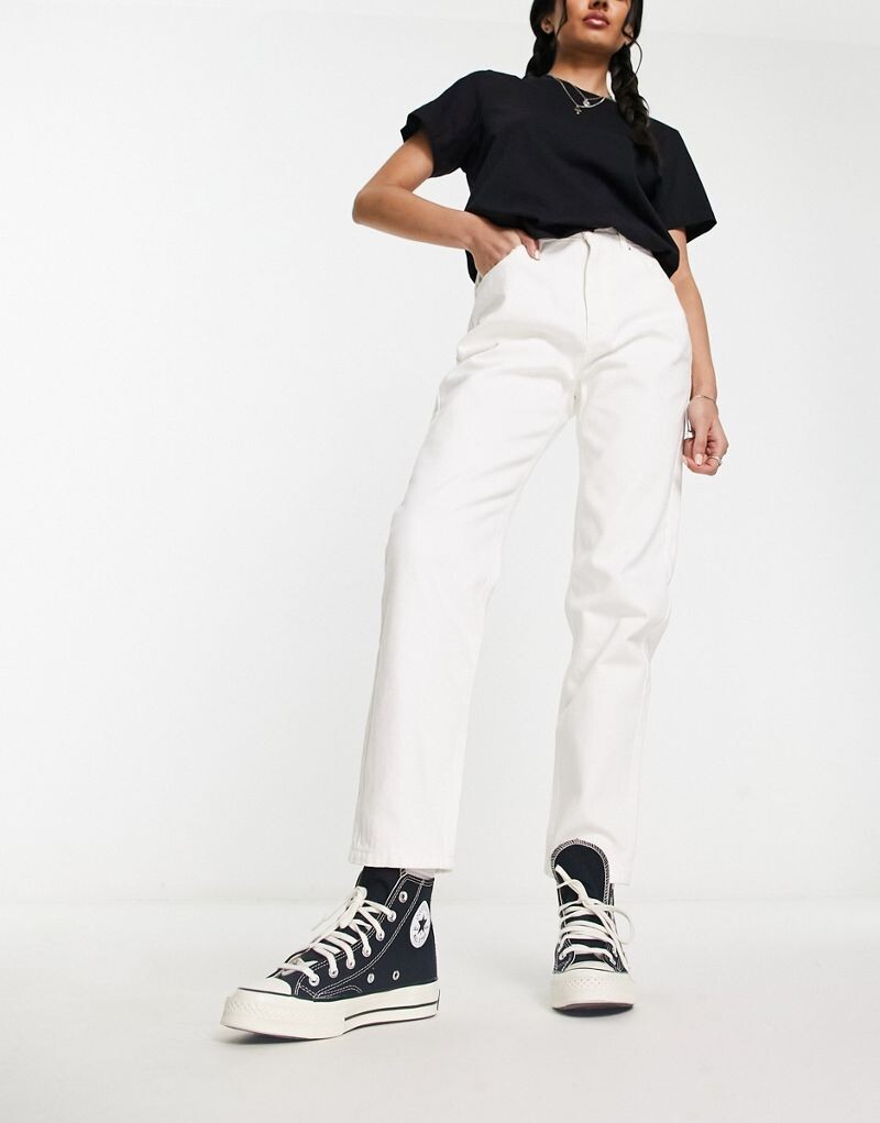 

Белые джинсы с завышенной талией Pull&Bear