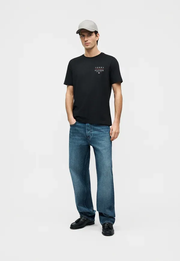 Футболка Tommy Hilfiger Love Left Chest Tee Basic T-Shirt, черный — фото 2