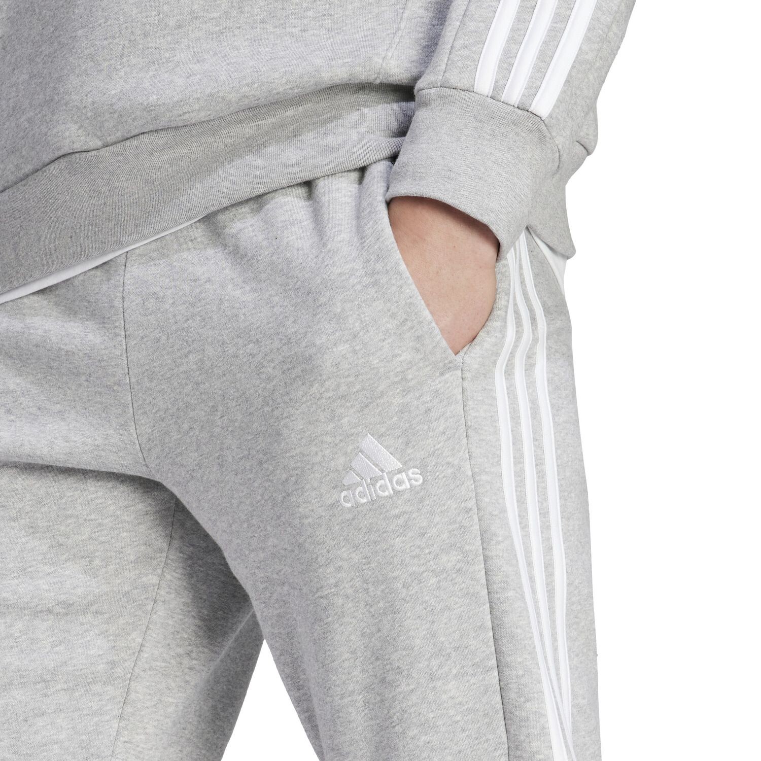 Мужские флисовые брюки с 3 полосками adidas Essentials с зауженными манжетами — фото 2