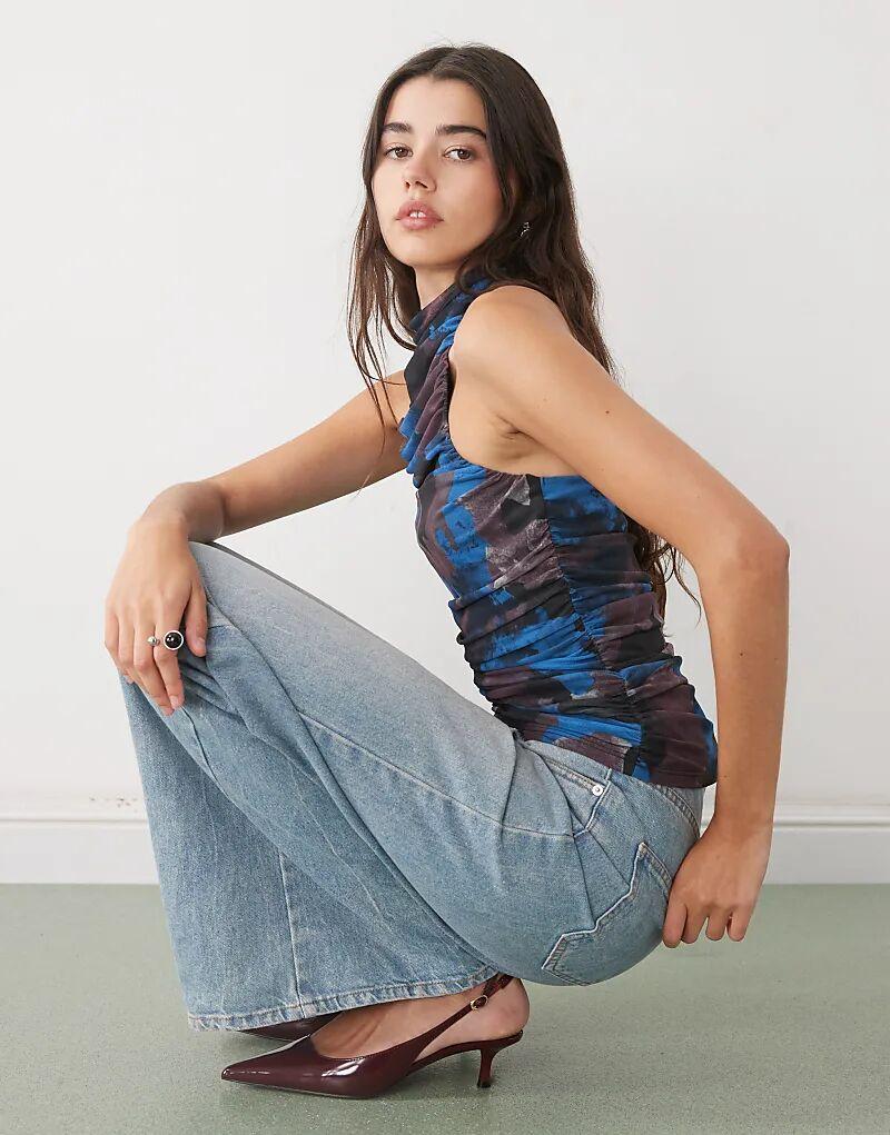 

Топ Noisy May с рюшами и воротником-халтер с синим принтом