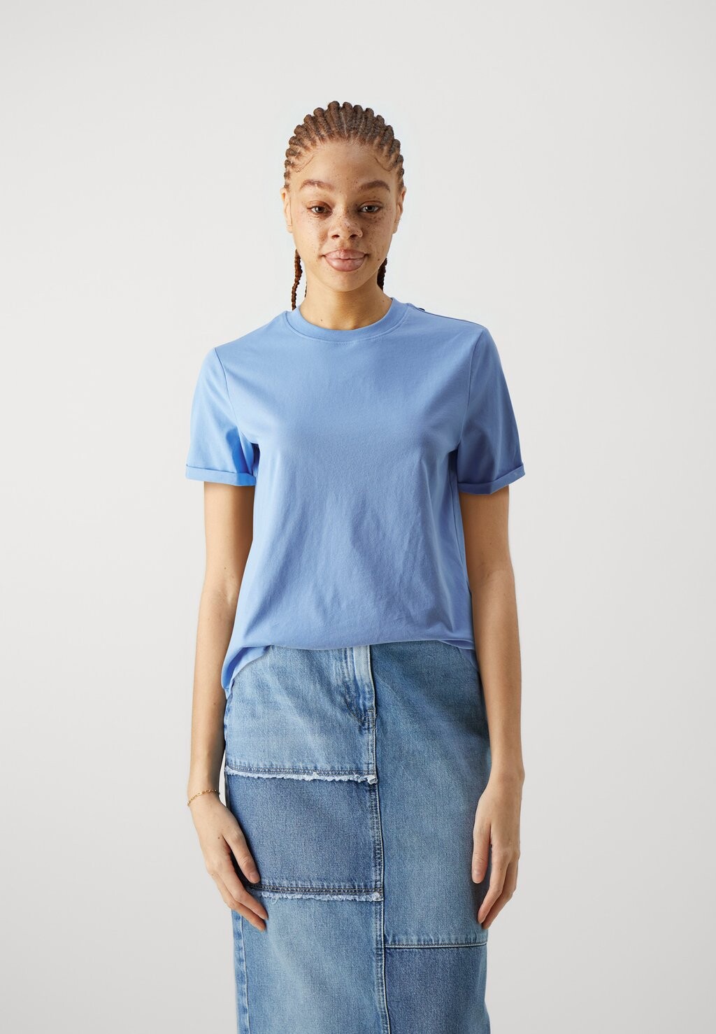 

Базовая футболка PCRIA FOLD UP SOLID TEE Pieces, цвет hydrangea