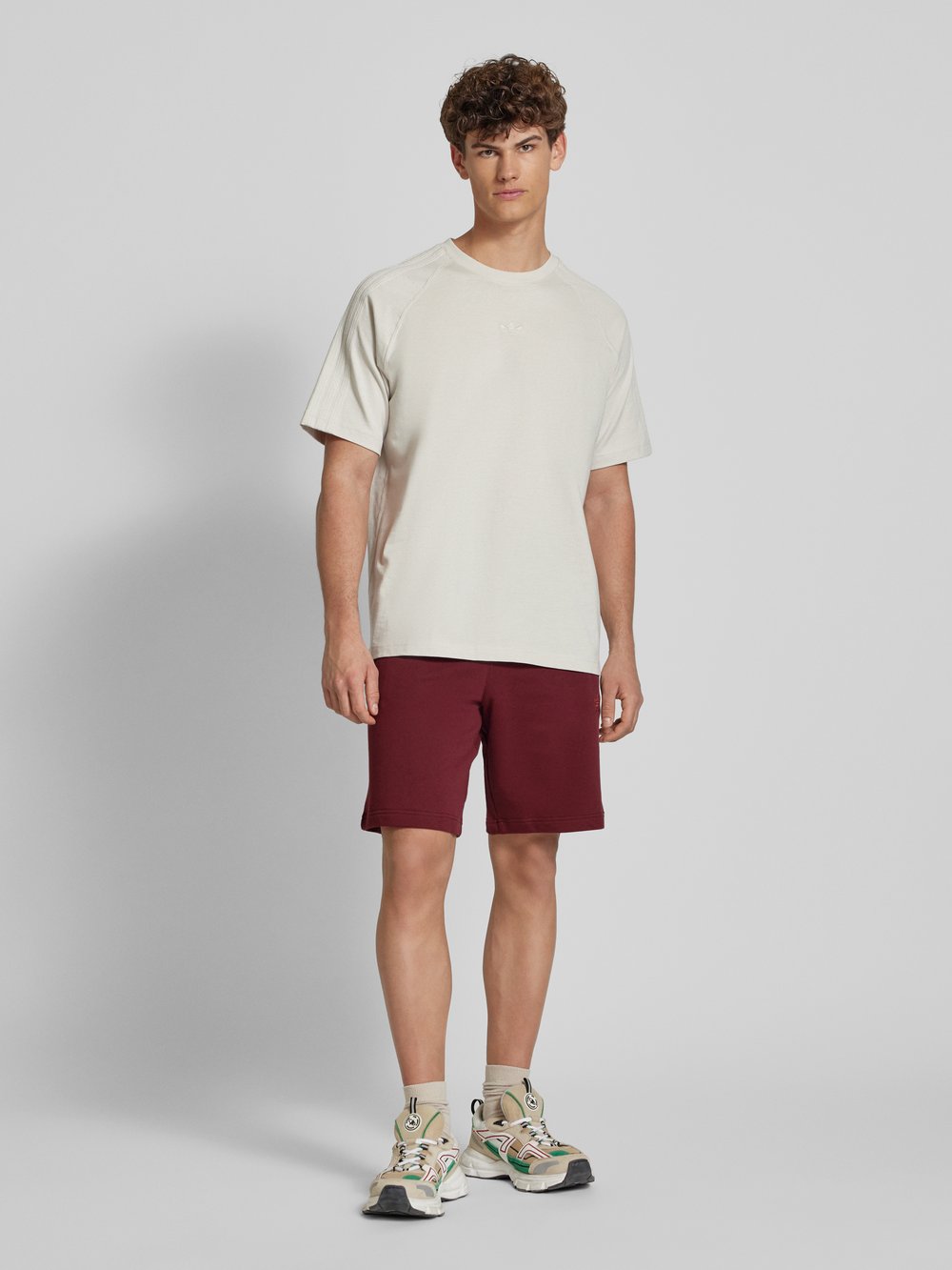 

Спортивные шорты с эластичным поясом adidas Originals, темно-красный