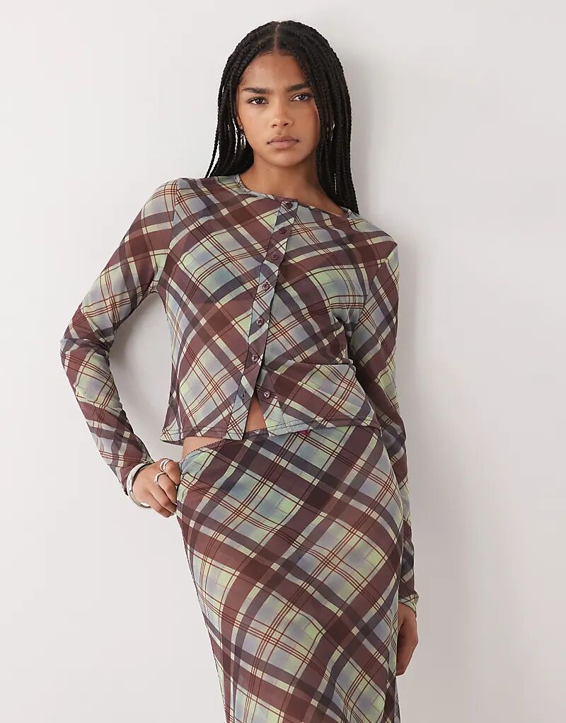 

Сетчатый лонгслив COLLUSION с длинными рукавами и застежкой на пуговицы в бордовую и лаймовую клетку