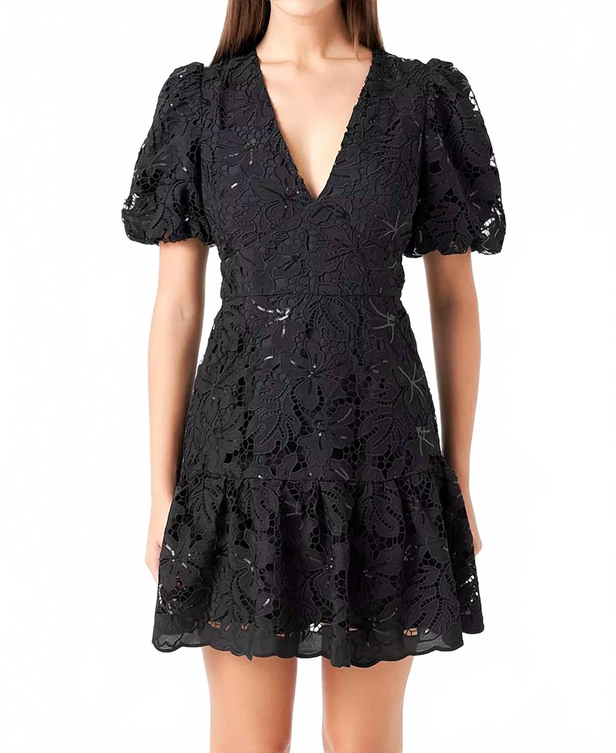 

Черное мини-платье с пайетками и кружевом 2.7 AUGUST APPAREL