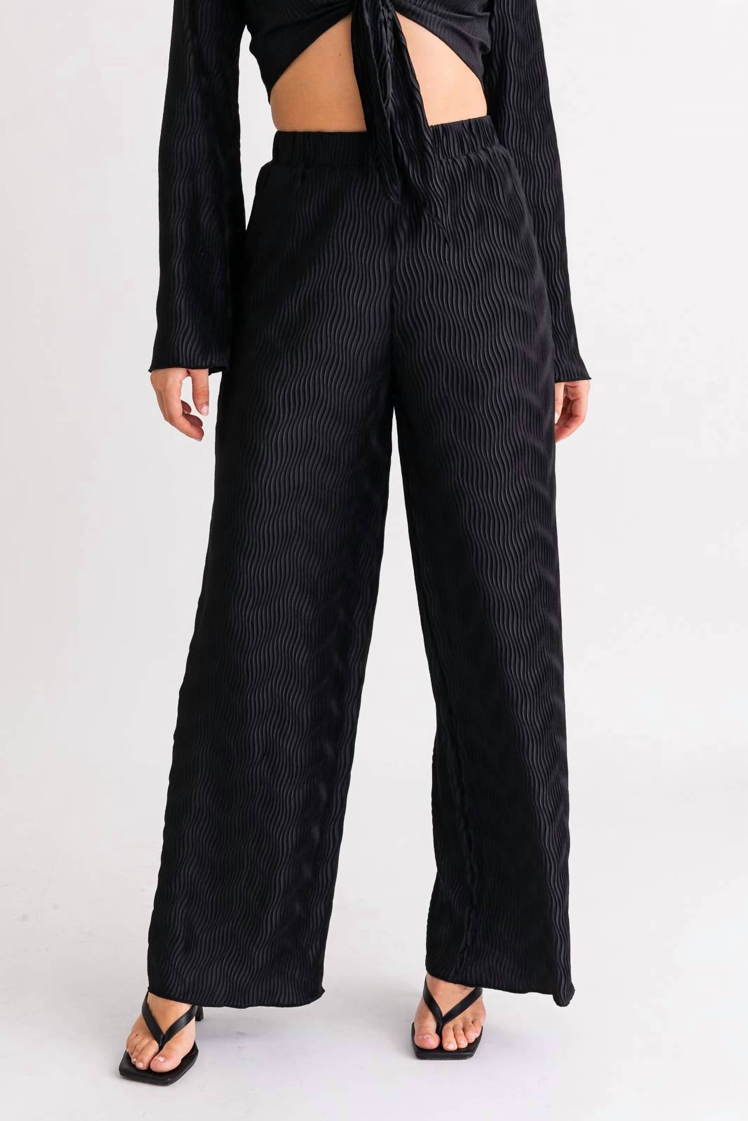 

Sage & Citrus Брюки Vibing Lettuce Hem черного цвета