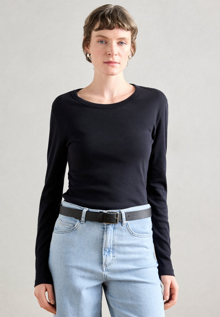 

Топ Marc O'Polo CREW NECK, Deep Night Blue/Dark Blue