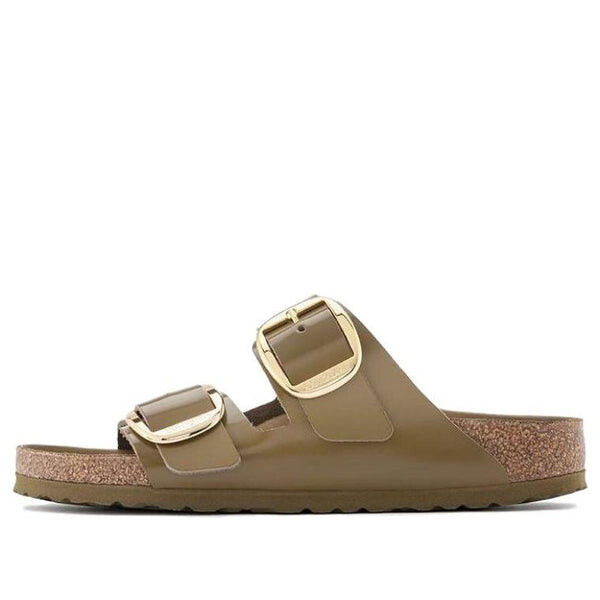 Тапочки arizona big buckle natural leather patent narrow fit sandals 'high shine mud green' Birkenstock, зеленый