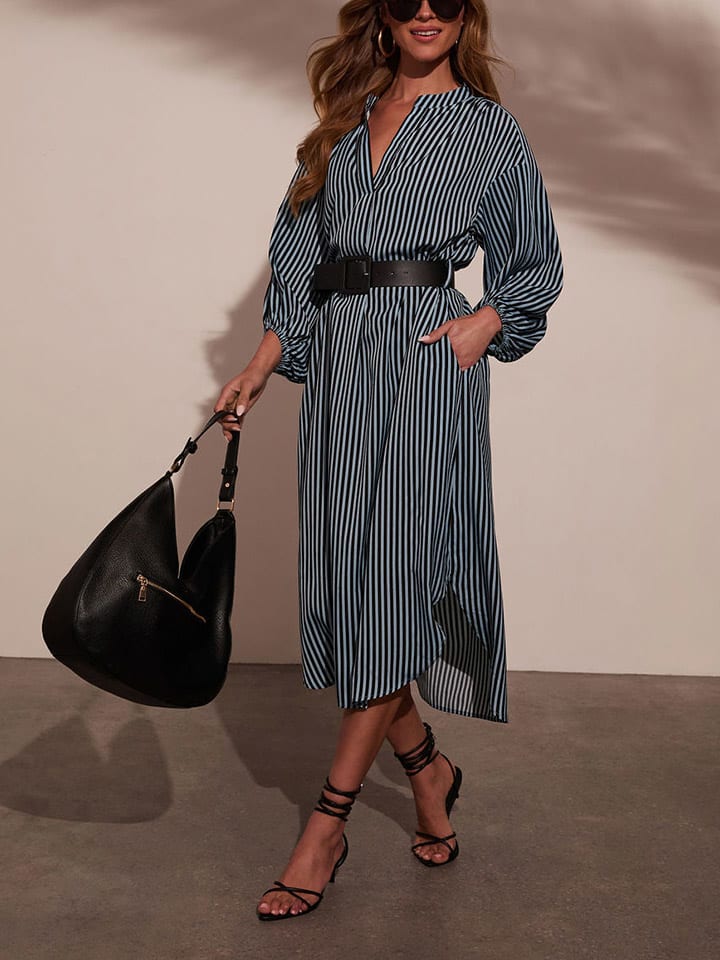 

Milan Kiss Платье светло-голубого/черного цвета