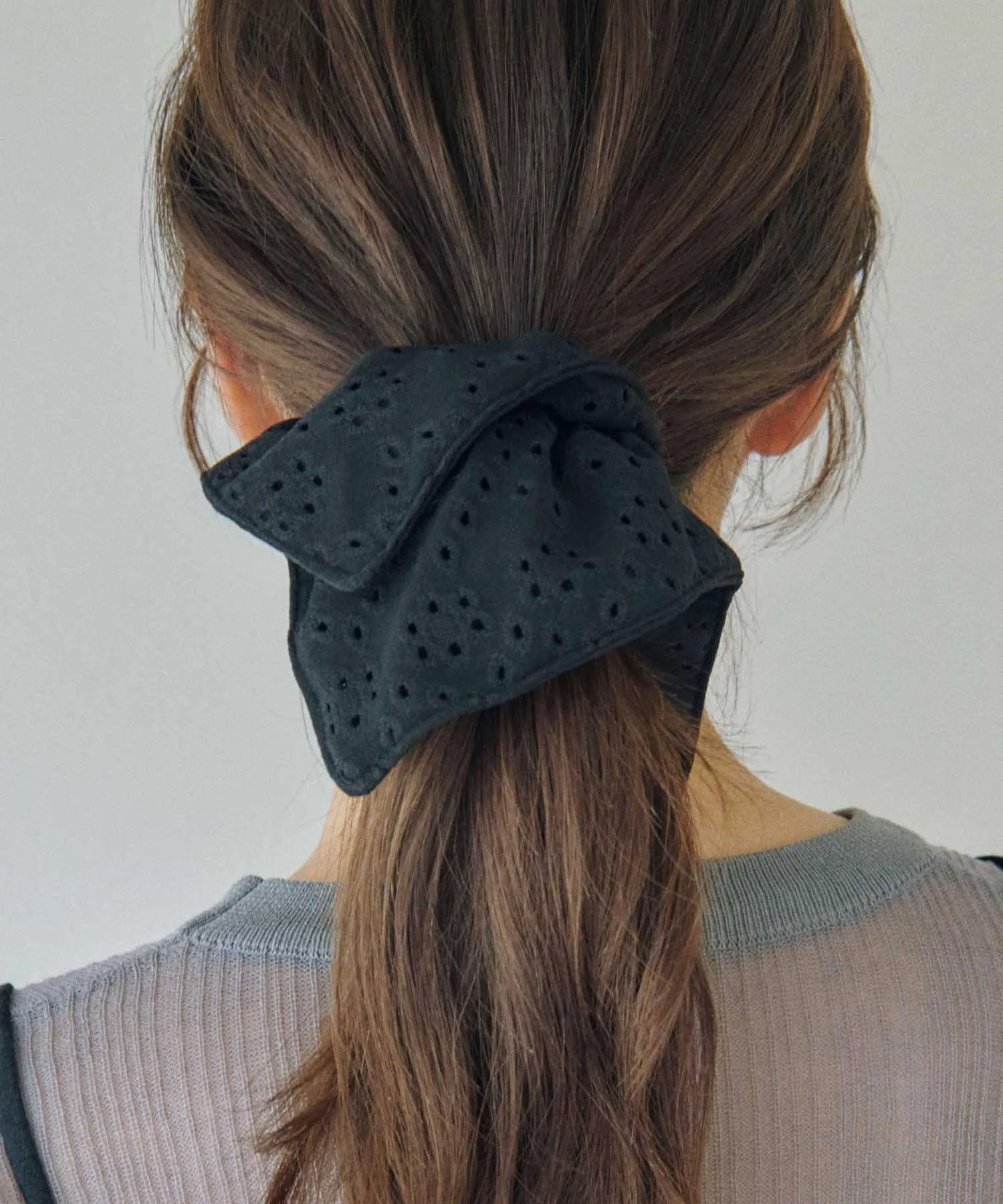 Кружевная квадратная большая резинка для волос Goldy, black