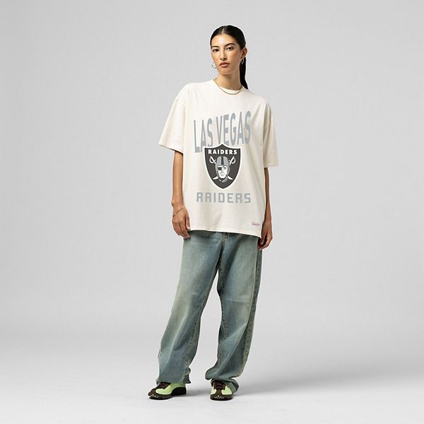 

Женская футболка boyfriend с логотипом Las Vegas Raiders кремового цвета Mitchell & Ness