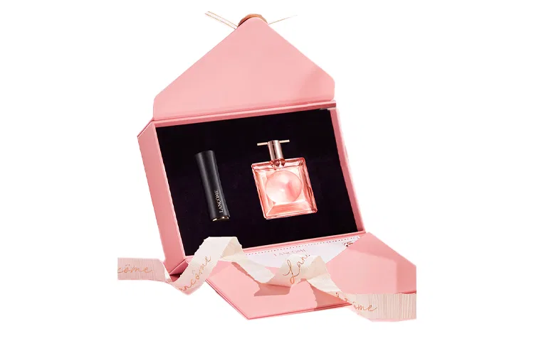 Набор косметики Love Letter Gift Box с помадой и парфюмом LANCOME 196 темно-красный — фото 2