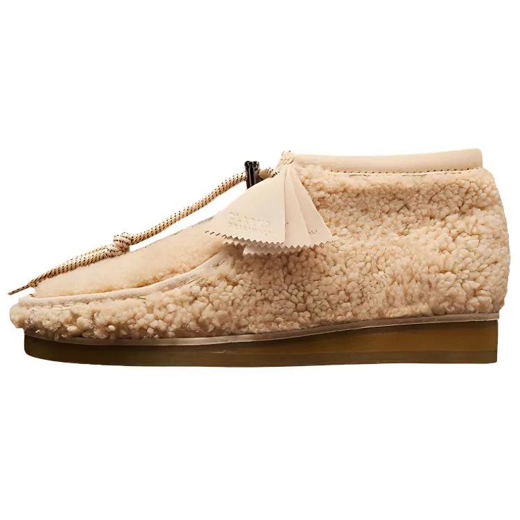 Moncler Clarks Wallabee ботинки из овчины бежевого цвета
