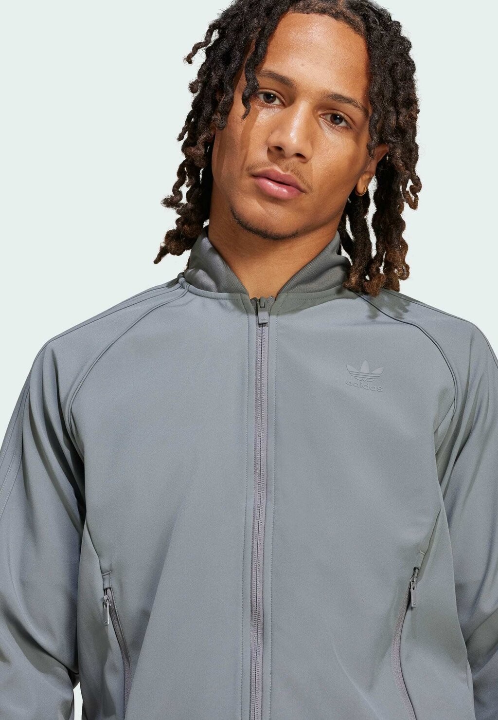 

Куртка-бомбер adidas Originals, серый