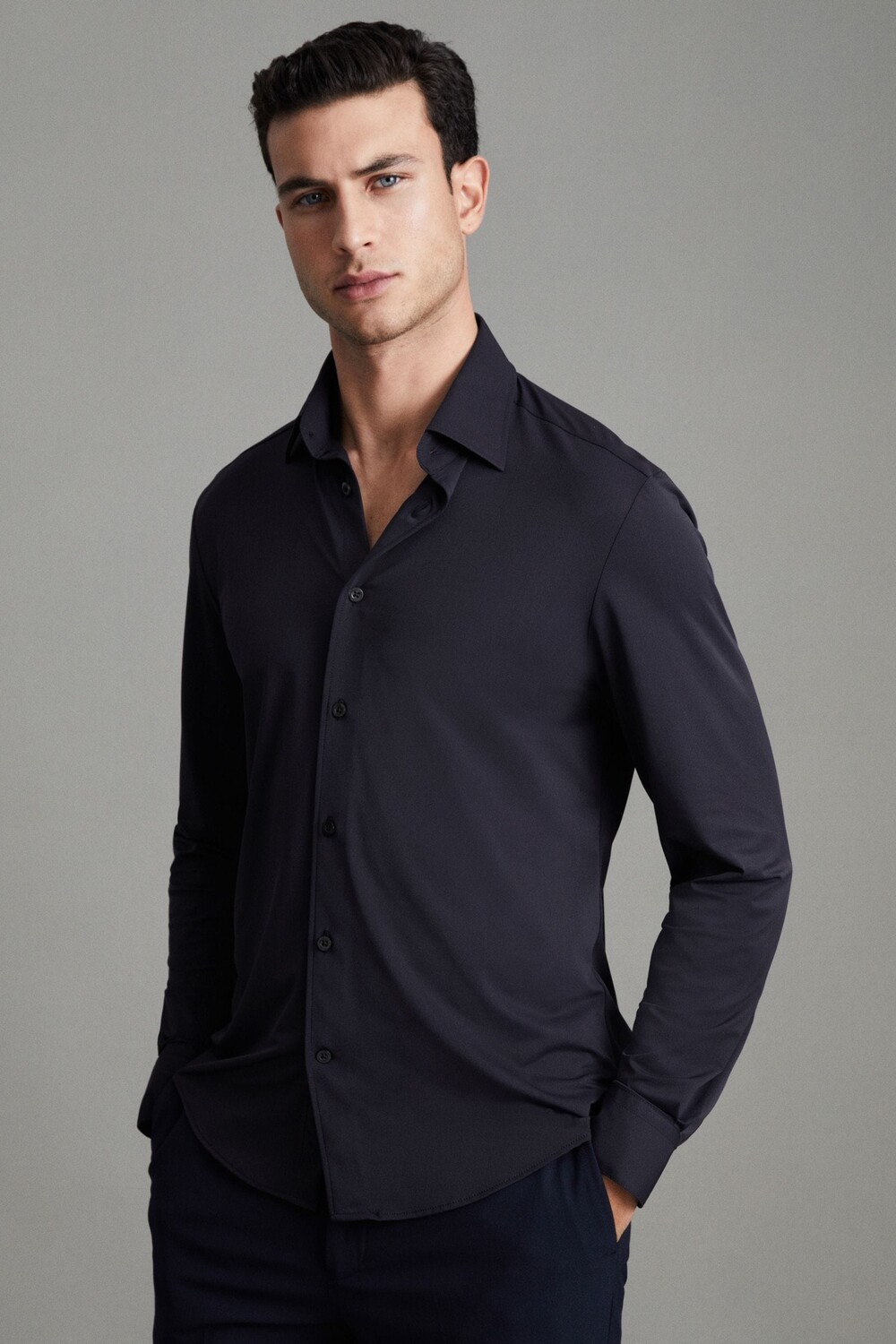 

Рубашка Voyager slim fit на пуговицах для путешествий Reiss, синий