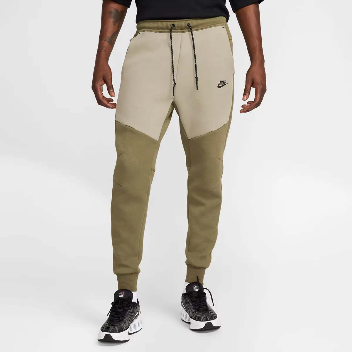 

Мужские технические брюки Nike, цвет Verde Oliva