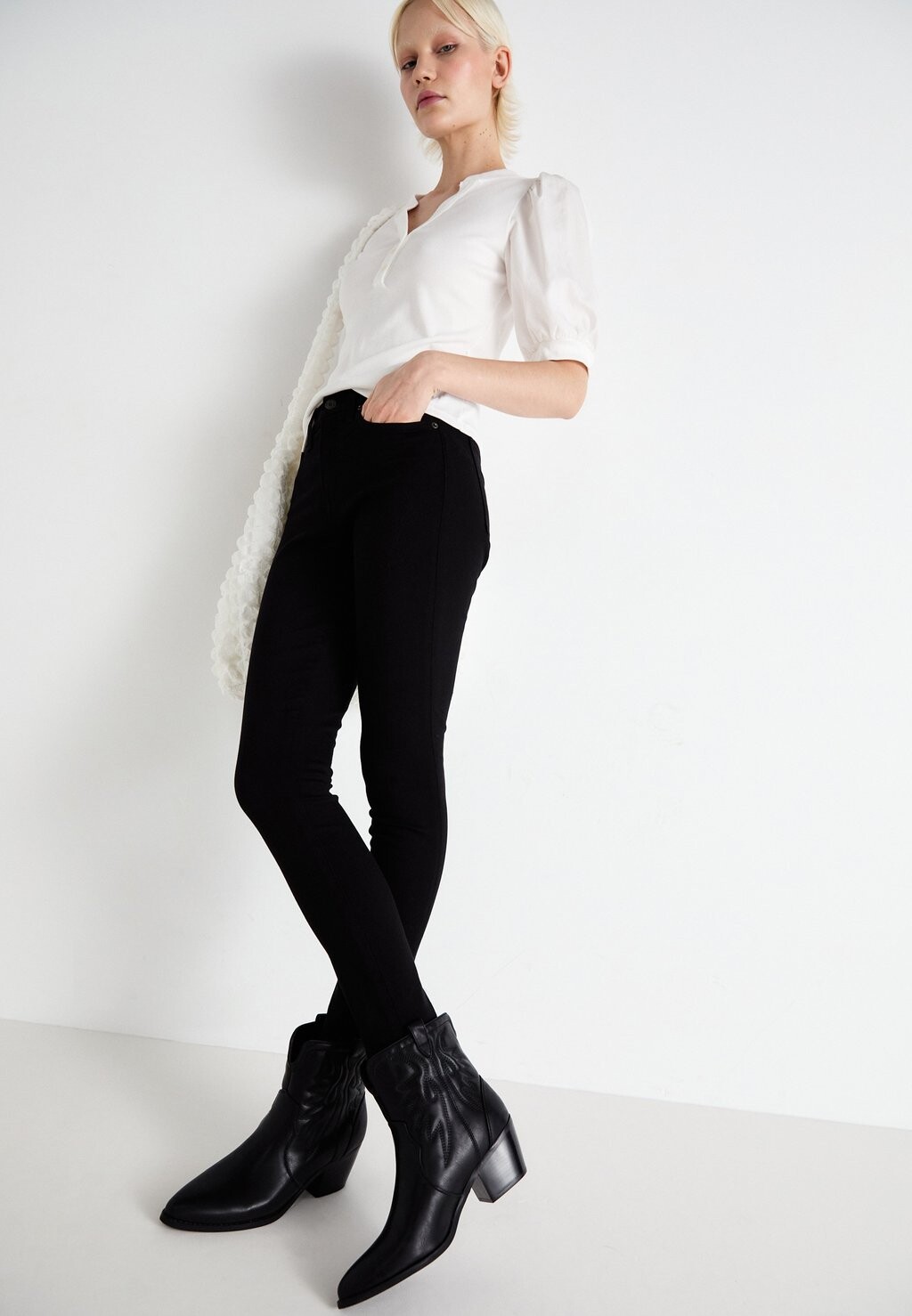 

Джинсы облегающие SKINNY EVERDARK GAP, черный