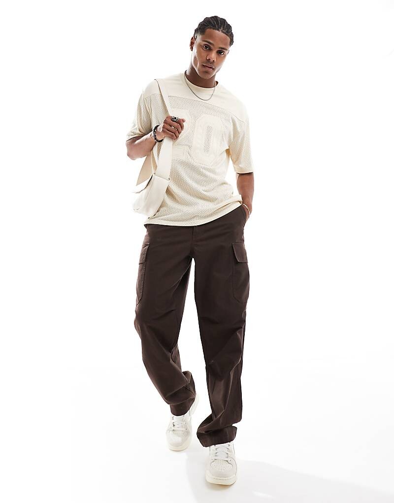 

Бежевая футболка New Era с номером спереди