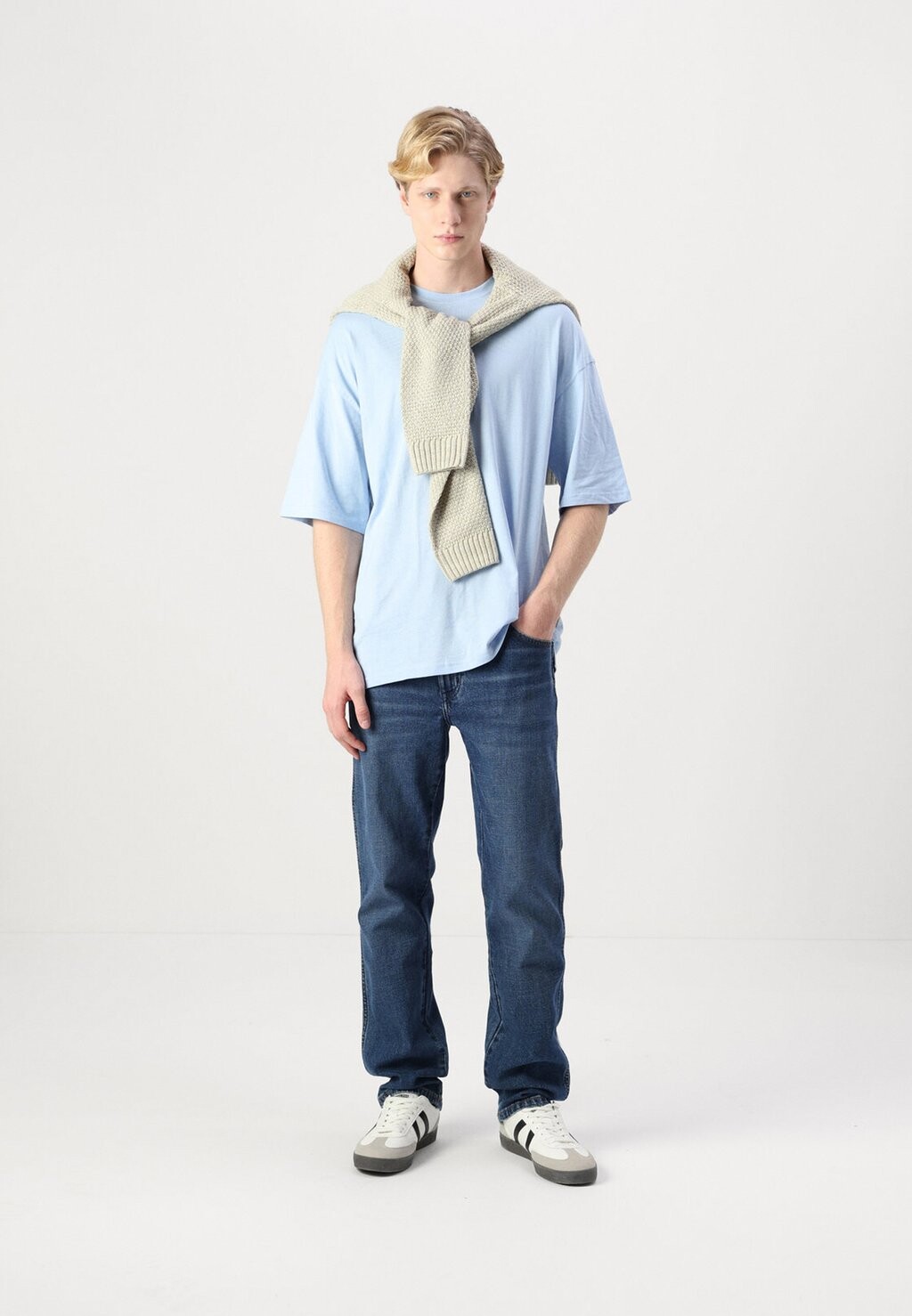 

Базовая футболка JJECHARGE OVERSIZE TEE O NECK Jack & Jones, светло-голубой