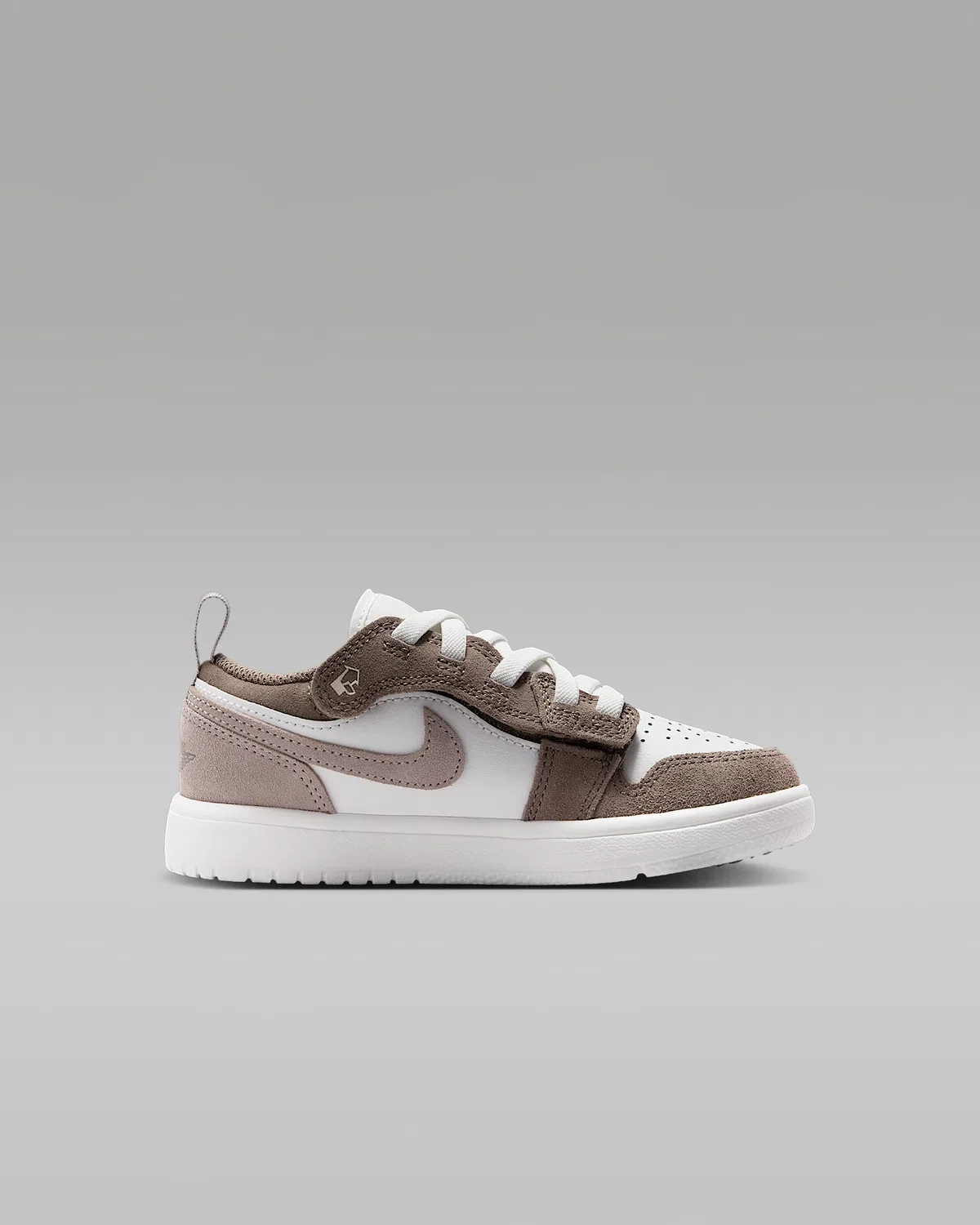 Детские кроссовки Jordan 1 Low Alt, Olive Grey/Summit White/Pale Ivory/Enigma Stone — фото 3