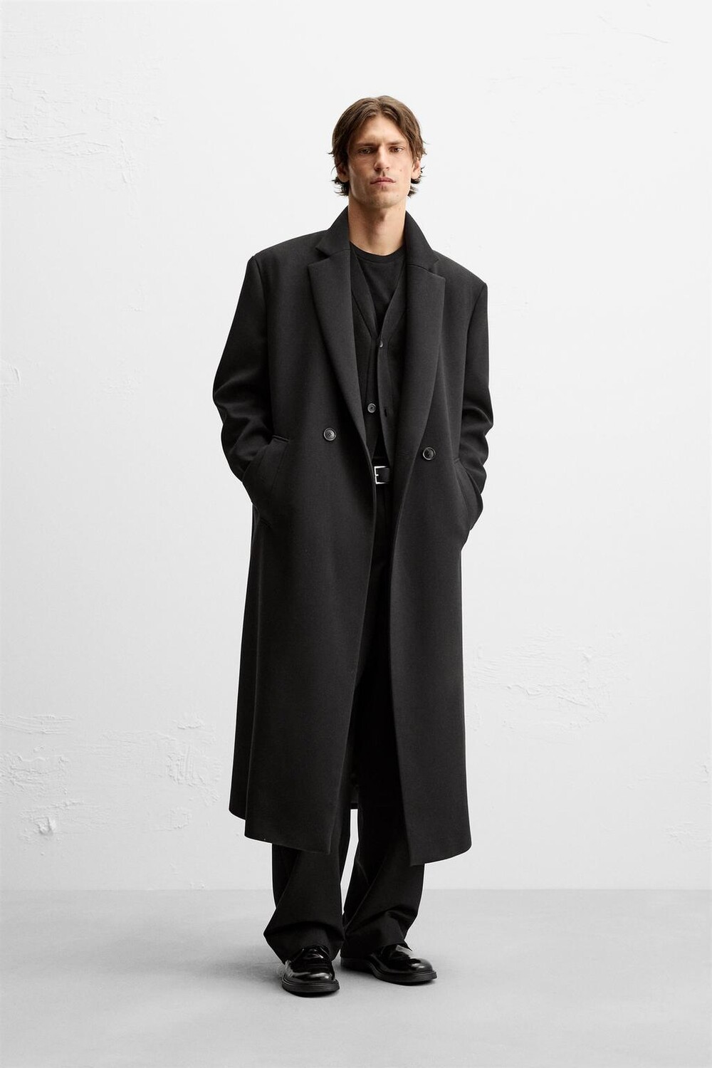 

Длинное текстурное пальто ZARA, черный