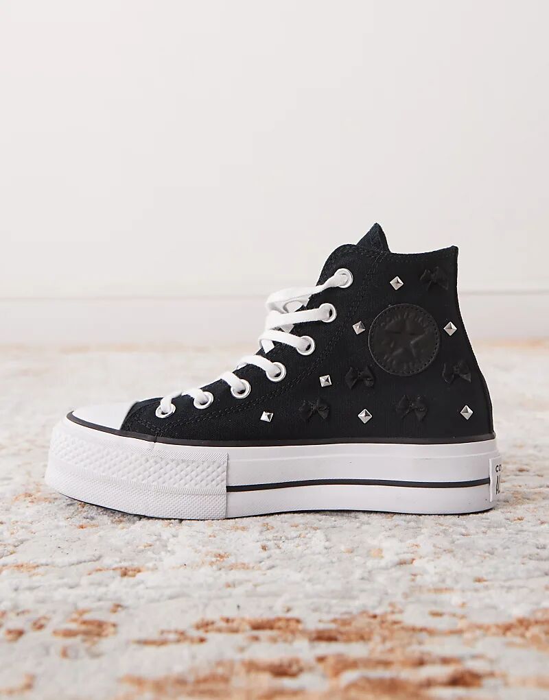 Кроссовки Converse Chuck Taylor All Star Lift Hi на платформе черного цвета с бантами и заклепками — фото 2