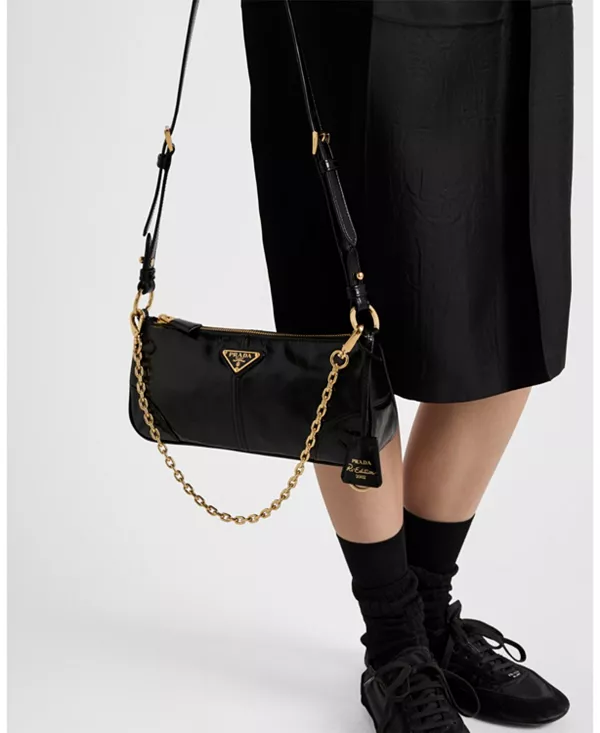 Миниатюрная бархатная сумочка из переиздания Prada, черный — фото 3