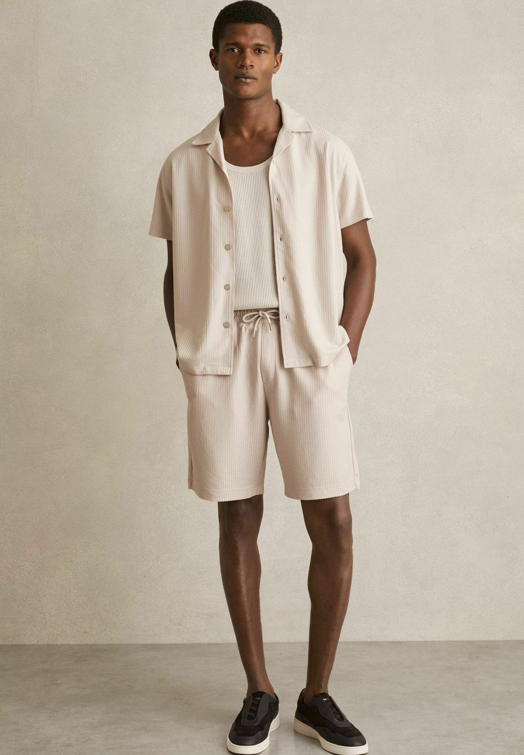 

Рубашка REGULAR FIT - WARWICK TEXTURED Reiss, бежевый