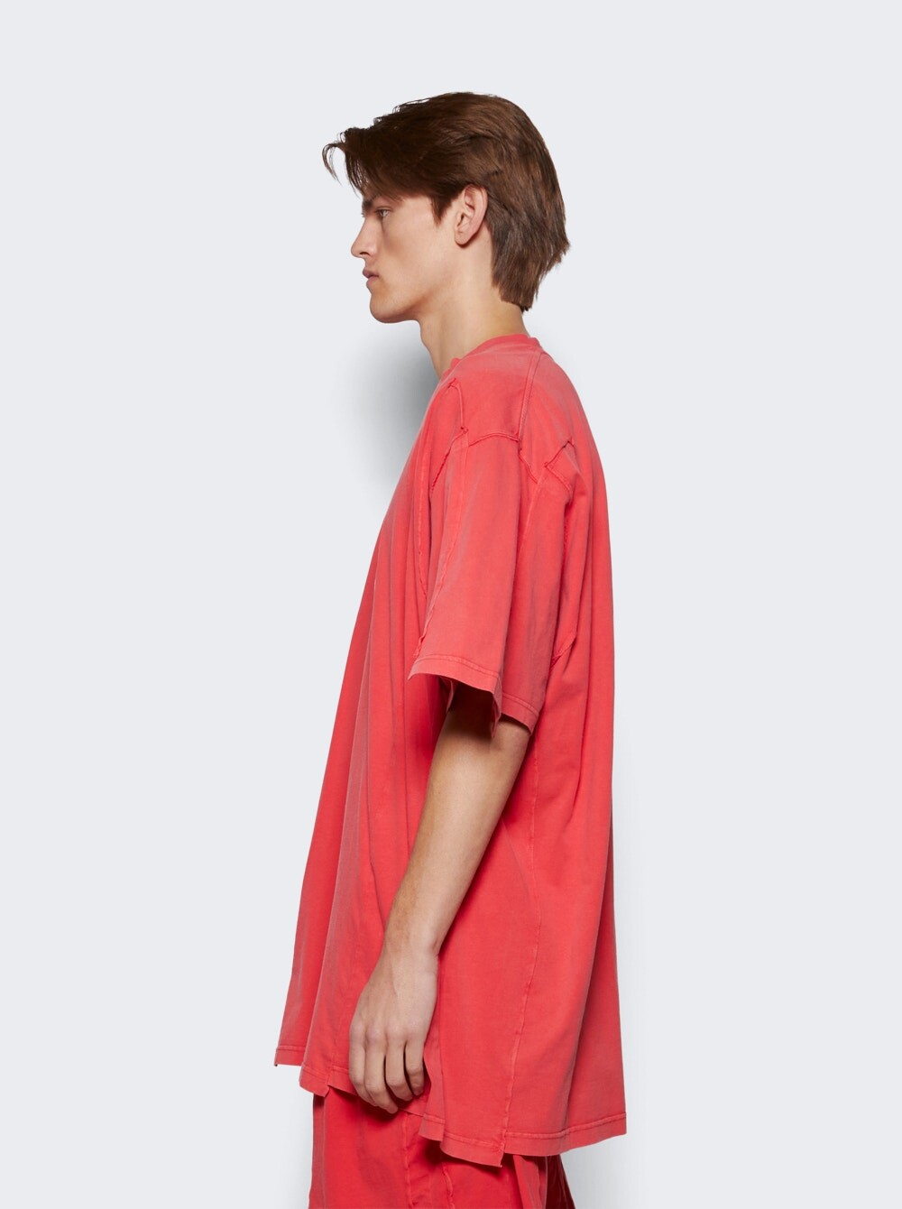 

Онлайн футболка с вырезом VETEMENTS, красный