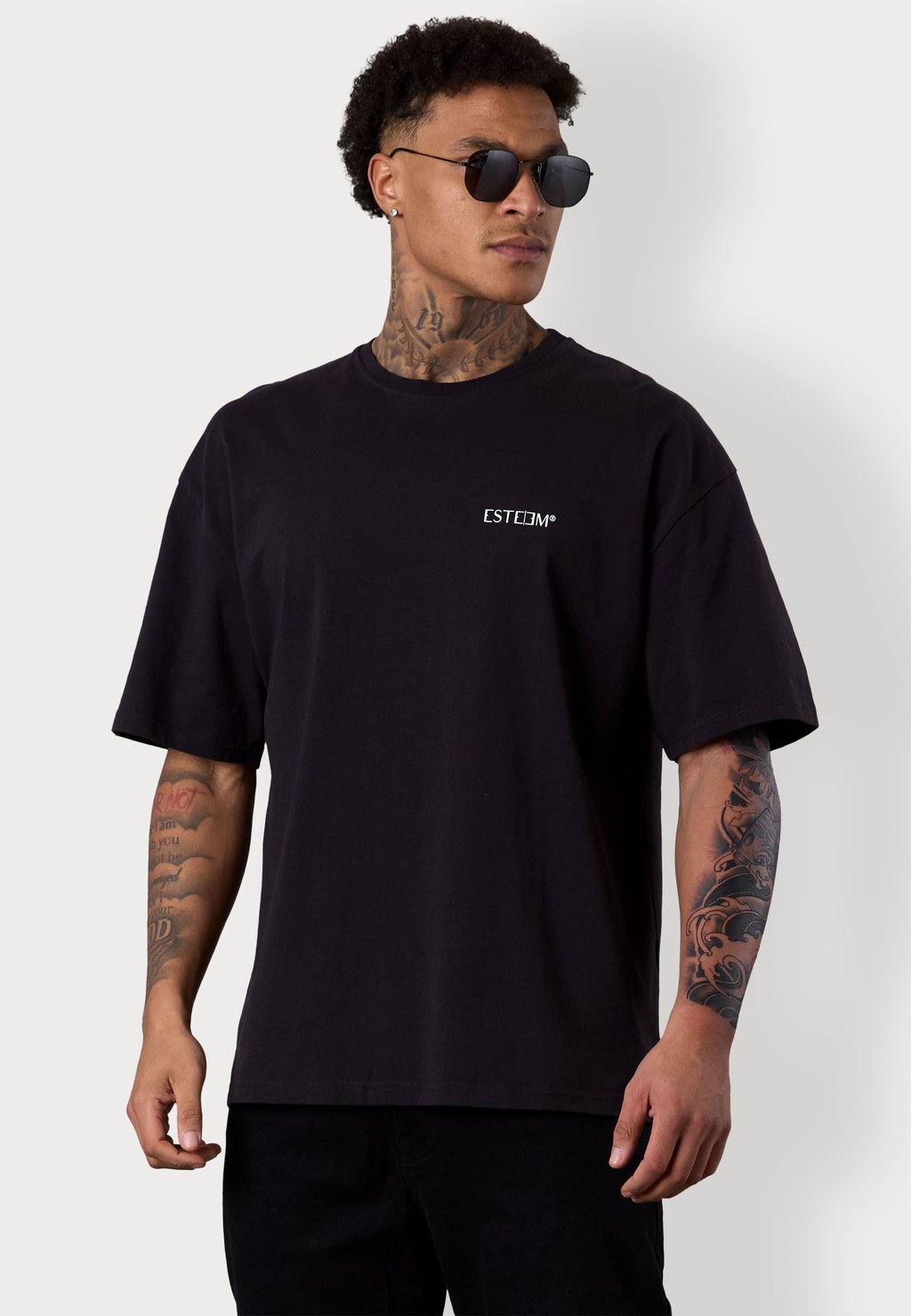 

Базовая футболка DISCREET OVERSIZED ESTEEM, черный