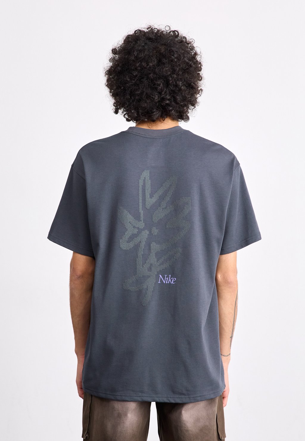 

Футболка с принтом TEE Nike Sportswear, антрацит