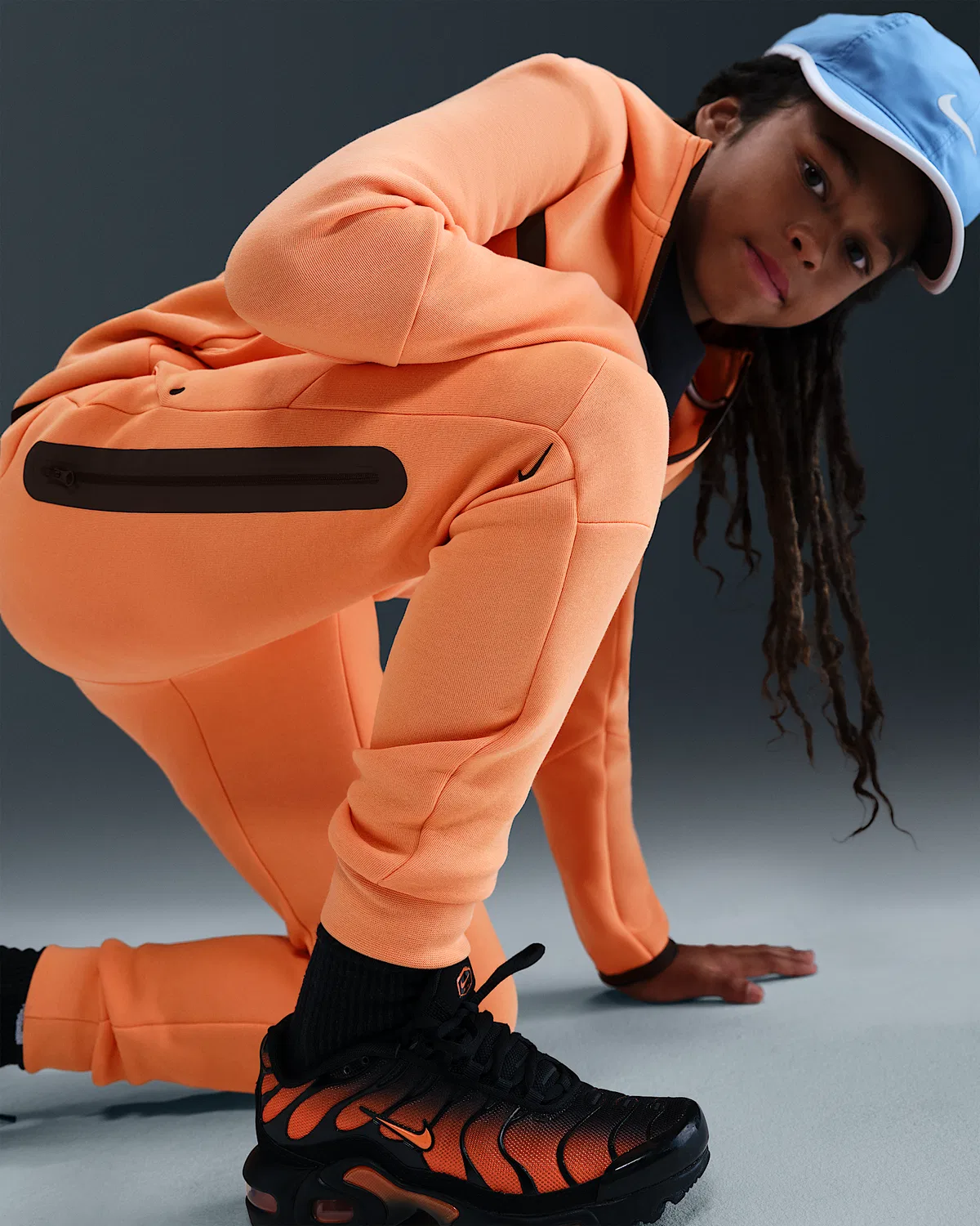 Джоггеры Nike Sportswear Tech Fleece для старших детей, Marrakesh/Black/Black — фото 4