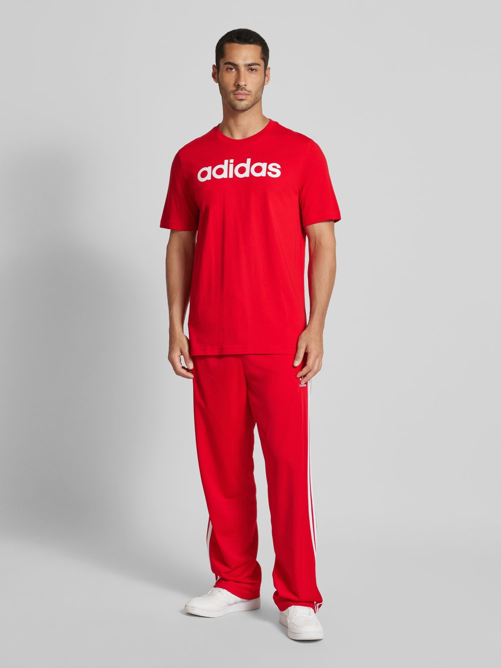 

Футболка с этикеткой и круглым вырезом ADIDAS SPORTSWEAR, красный