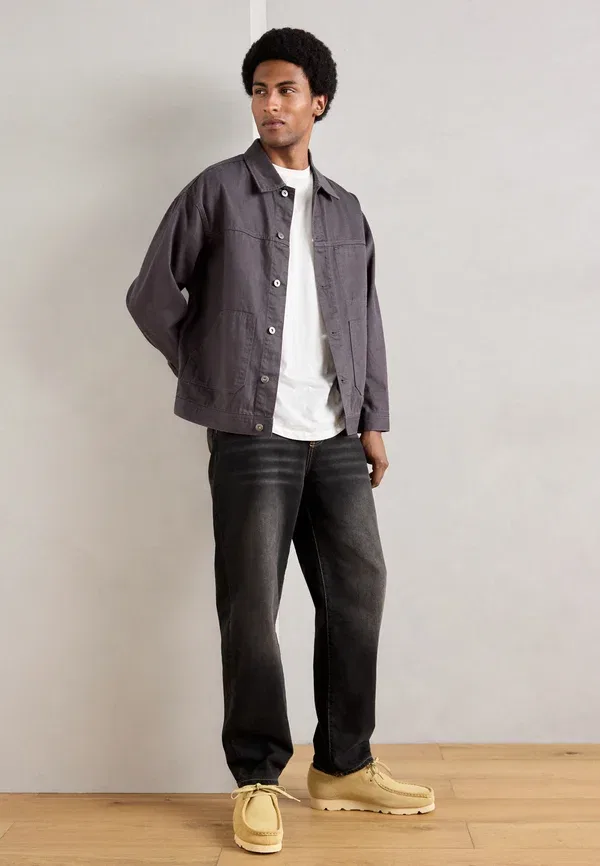 Ботинки повседневные Clarks Originals Wallabeegtx casual lace ups, замша цвета клен — фото 3