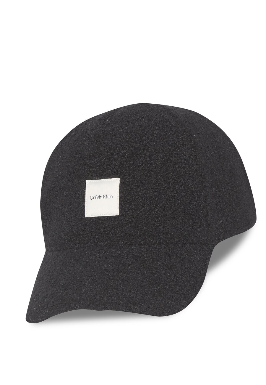 

Бейсболка Calvin Klein, черный
