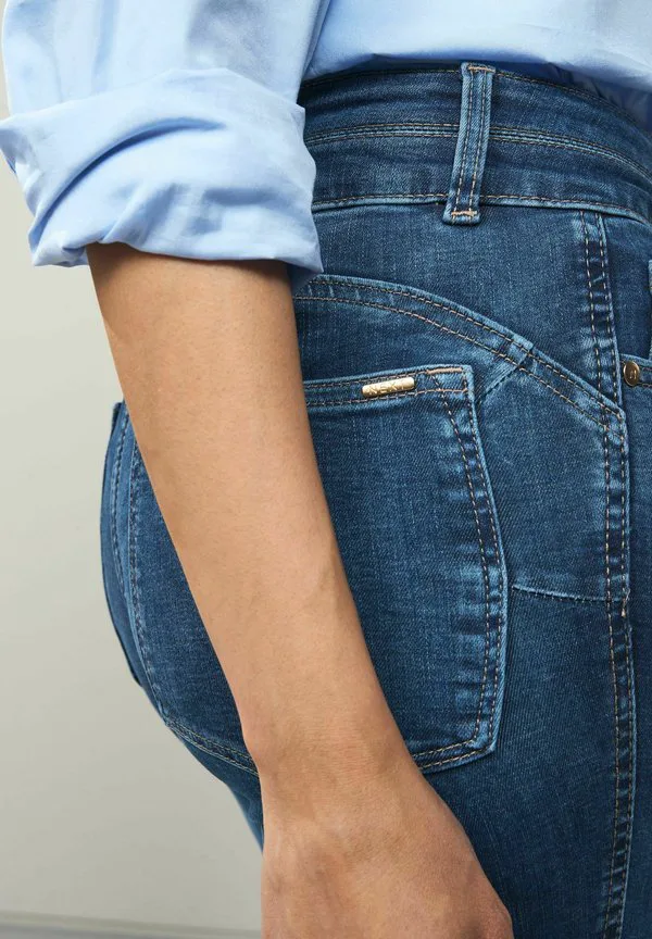 Джинсы стандартного узким кроя с эффектом подтяжки Next, Mid Blue Denim — фото 4