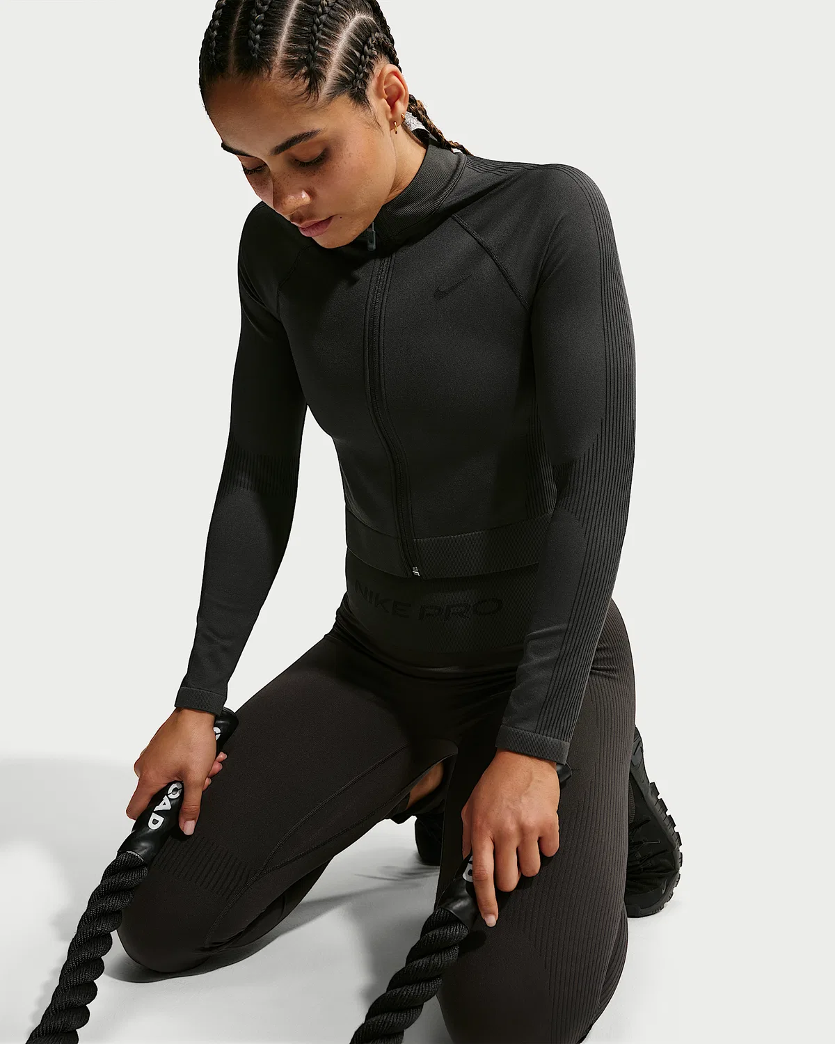 Женская тренировочная куртка на молнии Nike Pro Seamless, Dark Smoke Grey — фото 3