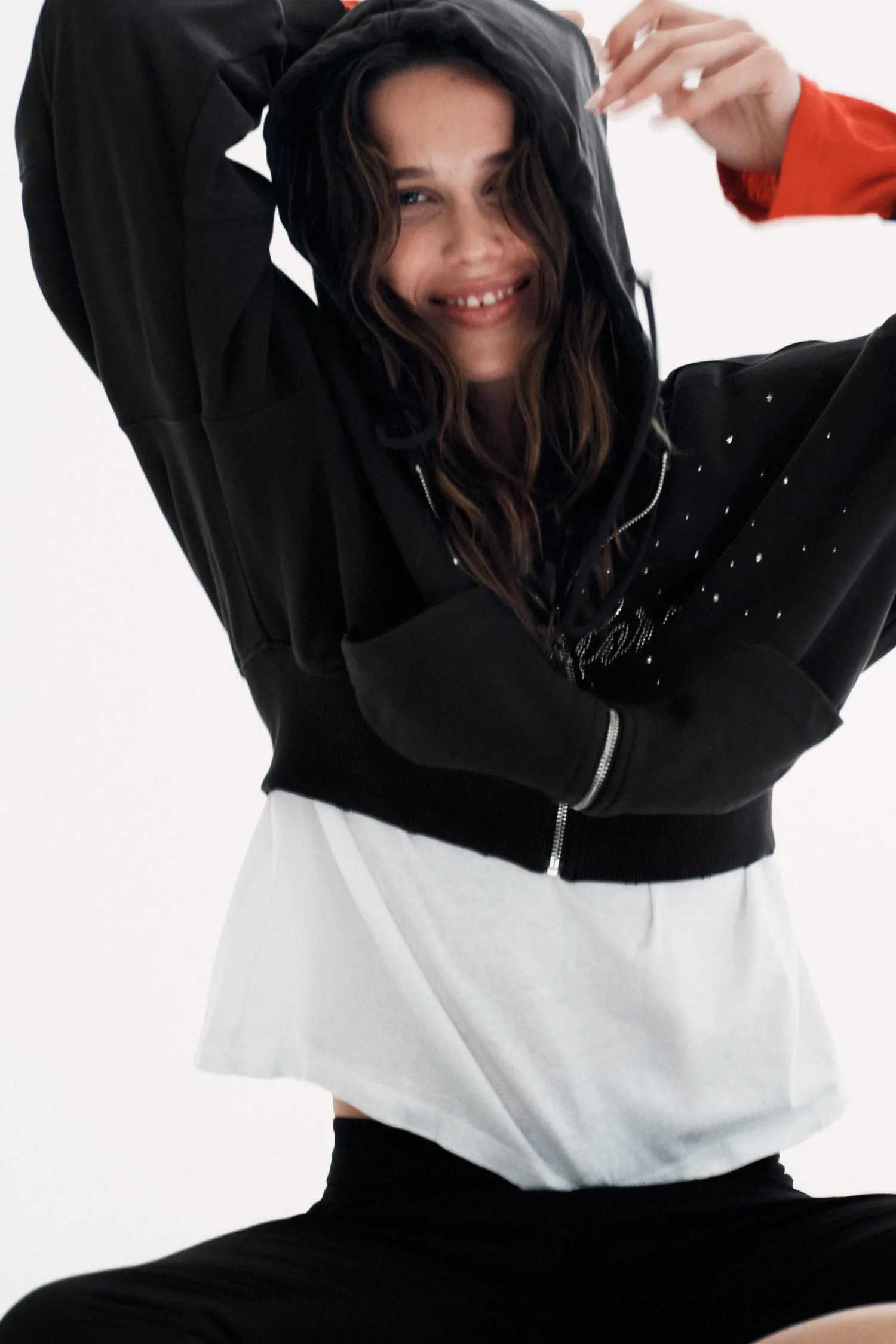 Толстовка с лозунгом и блестками Zara, черный — фото 4
