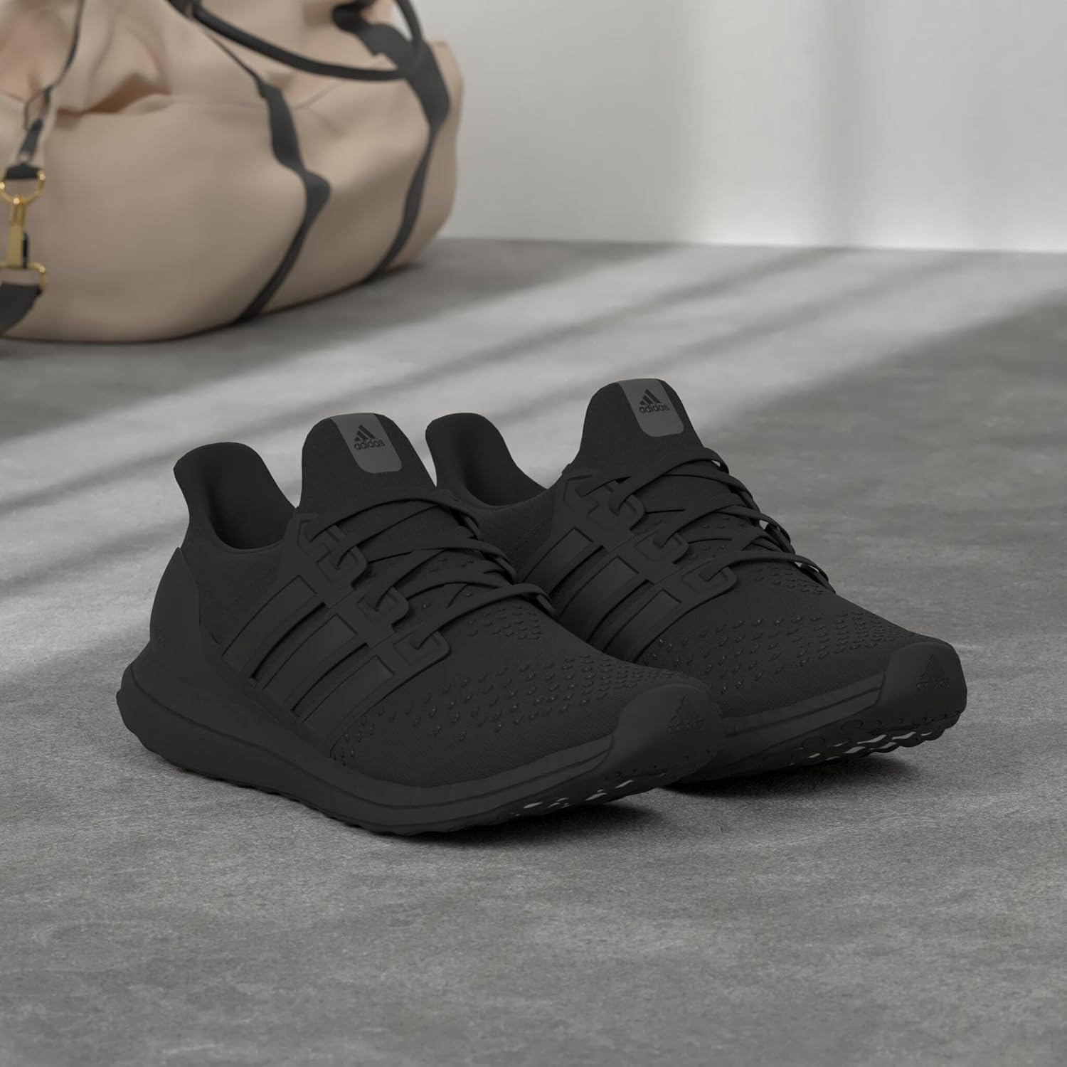Мужские кроссовки для бега adidas Ultraboost Light, белый/черный — фото 2
