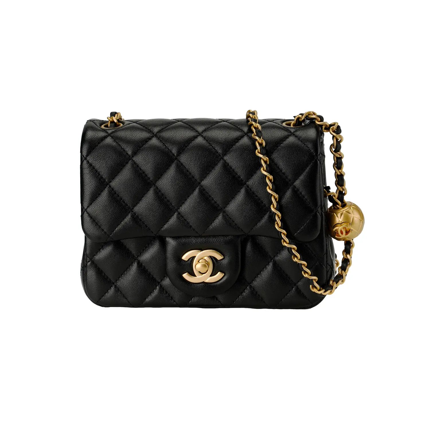 CHANEL Чёрная мини-сумка-флаг с золотым шаром из блестящей овчины — фото 2