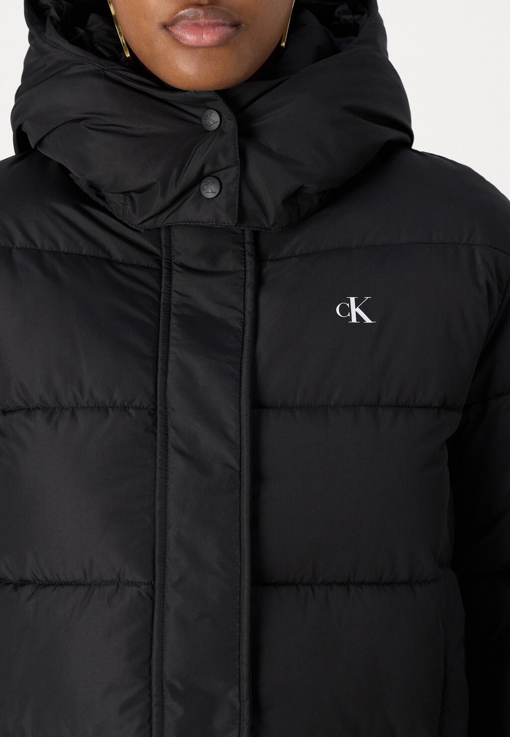 

Зимняя куртка MATTE MONOLOGO PUFFER SHORT Calvin Klein, черный