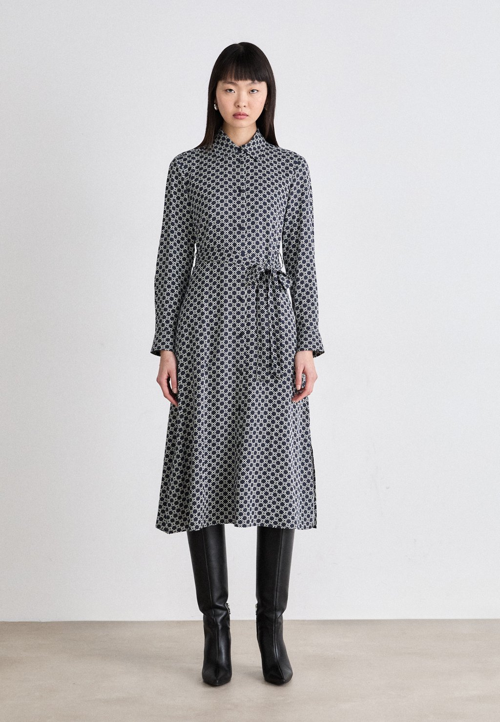 

Платье-рубашка SLIM GEOMETRIC DRESS GANT, темно-синий