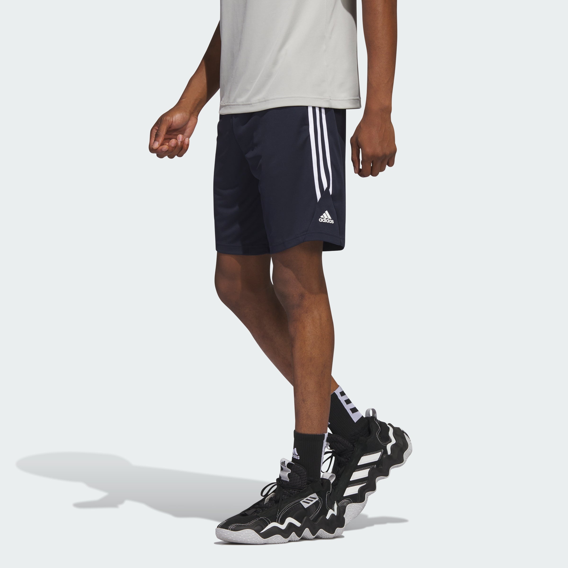 

Мужские баскетбольные шорты adidas adidas Legends с тремя полосками, цвет legend ink / white