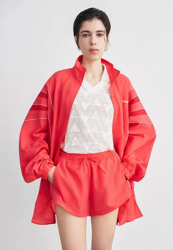 Сантьяго тт короткое пальто Adidas Originals, Semi Lucid Red