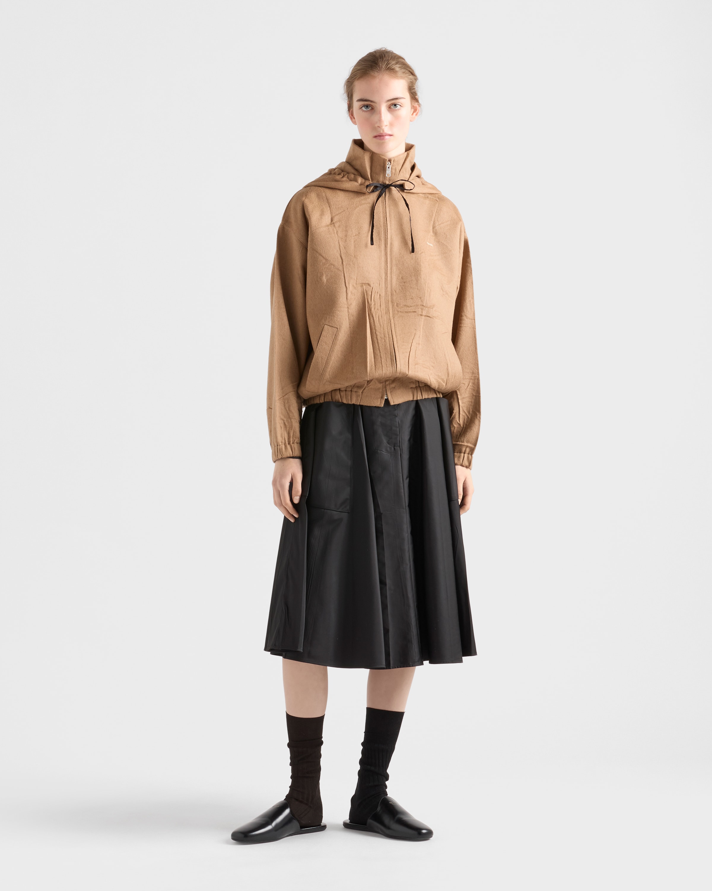 Расклешенная юбка из переработанного нейлона Prada, черный — фото 2