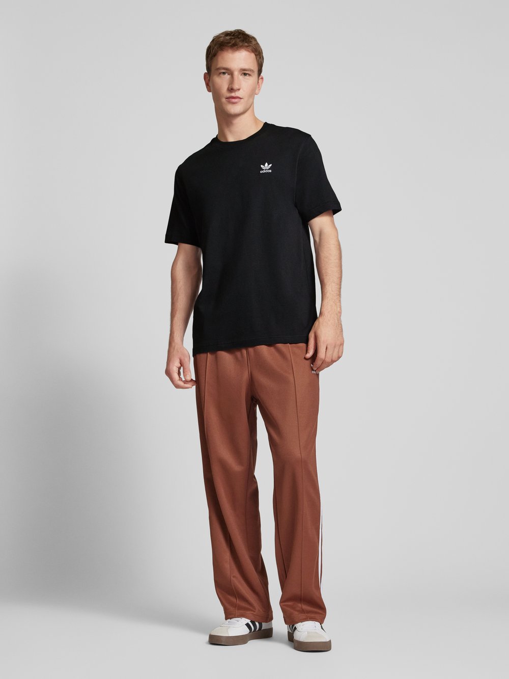 

Футболка с вышитой этикеткой adidas Originals, черный