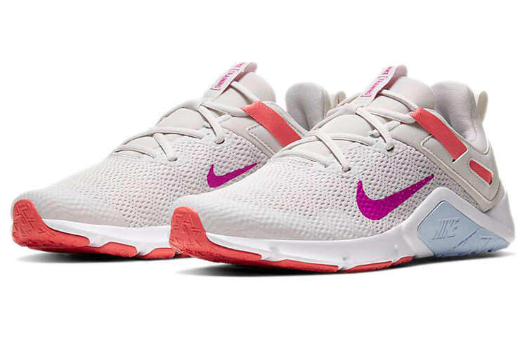Кроссовки Nike Legend Essential для женщин — фото 3