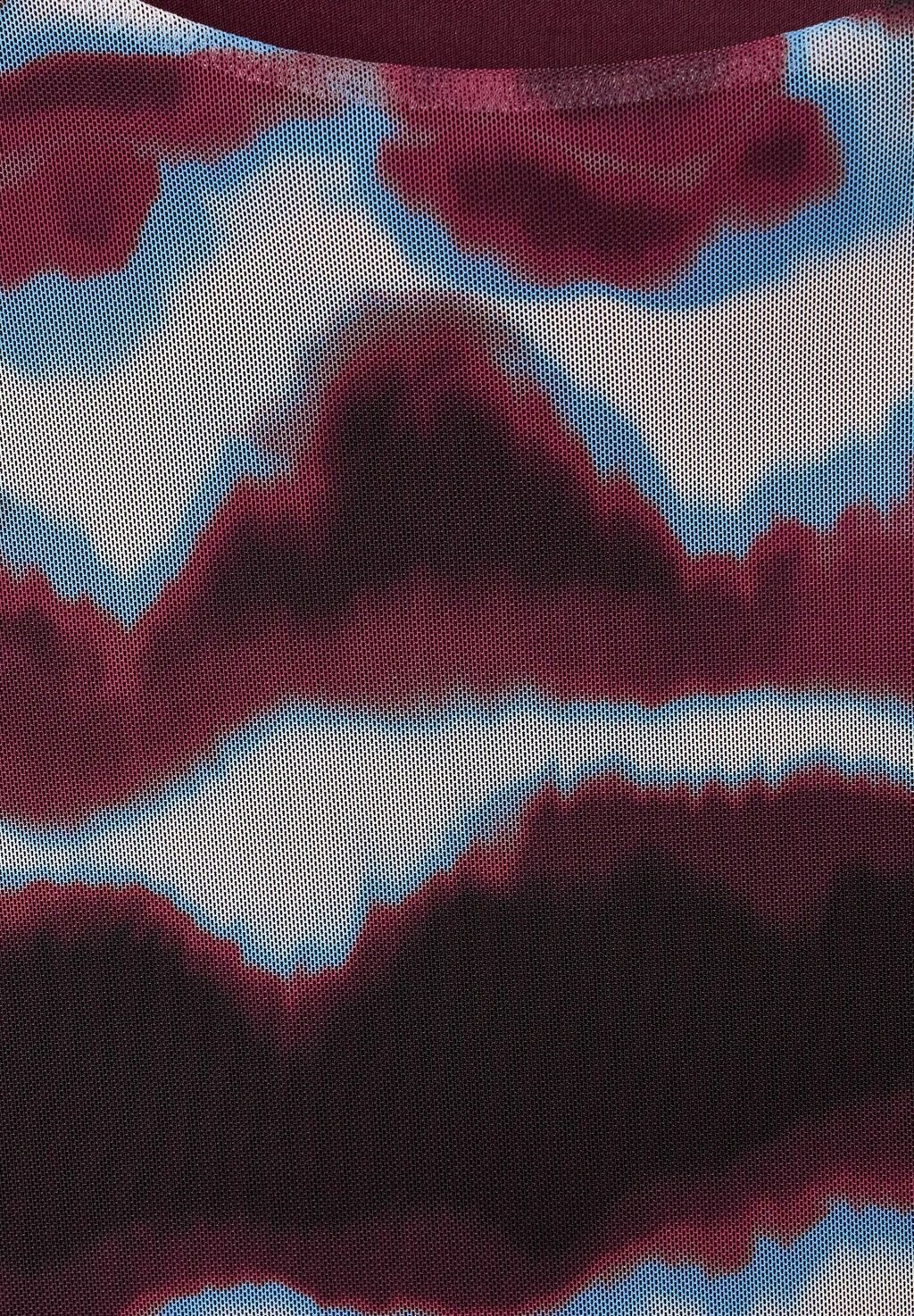 

Принт на футболке BATIK Street One, темно-красный