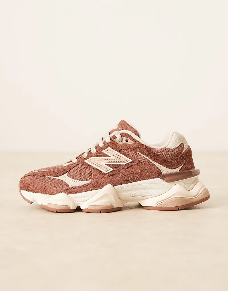 Кроссовки унисекс New Balance 9060 коричневого цвета — фото 2
