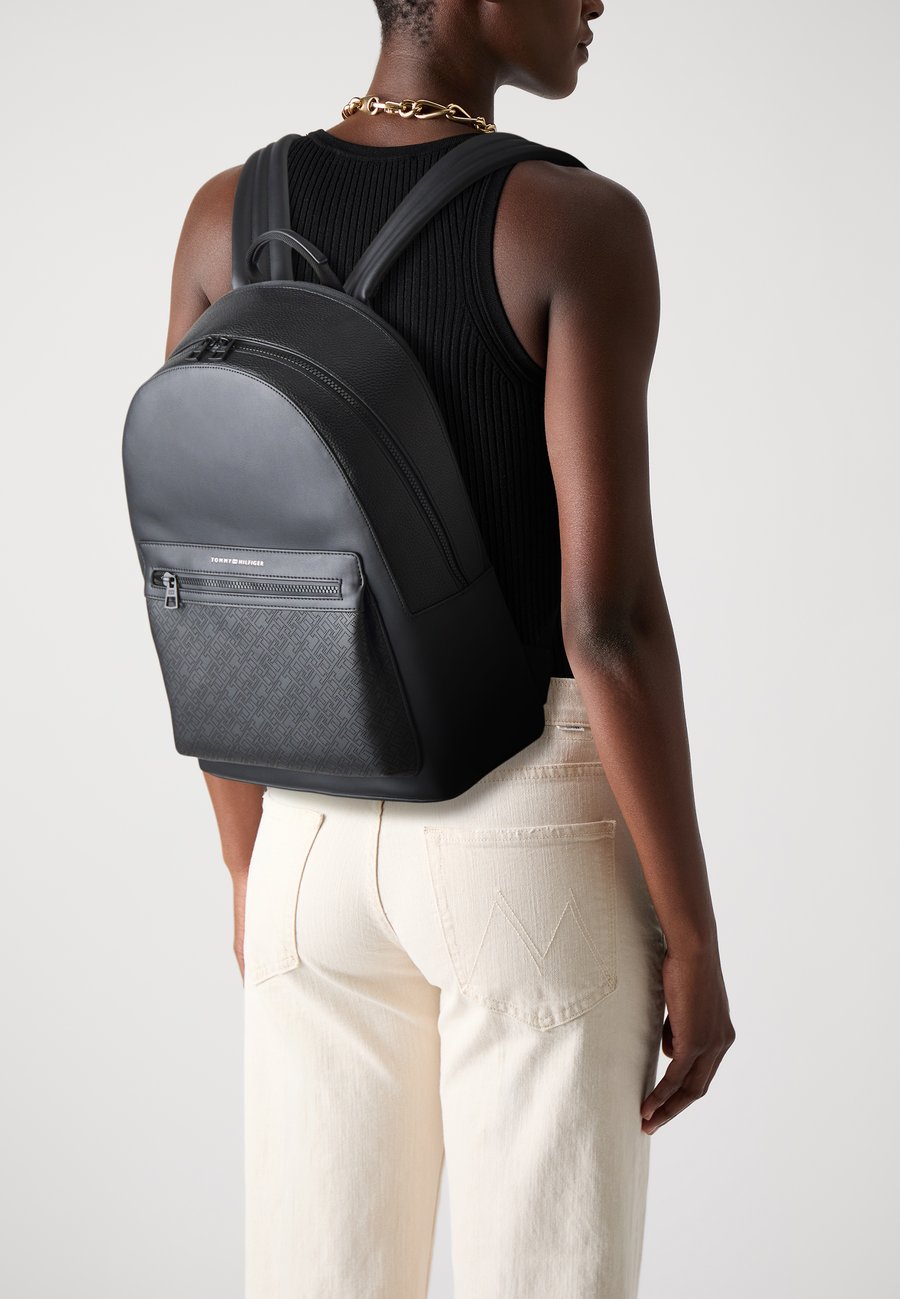 

Рюкзак Tommy Hilfiger MONOGRAM BACKPACK UNISEX, Black